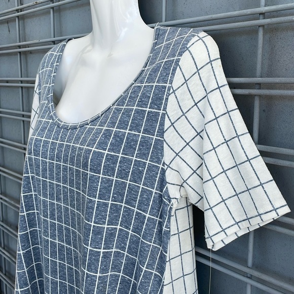 LulaRoe Contrasting Checkered Perfect T High Low Top - Picture 3 of 11